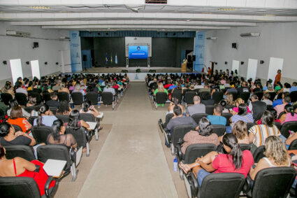 Volta às Aulas em Corumbá: Rede Municipal Inicia Semestre com Kits Escolares, Capacitações e Foco em Avaliações