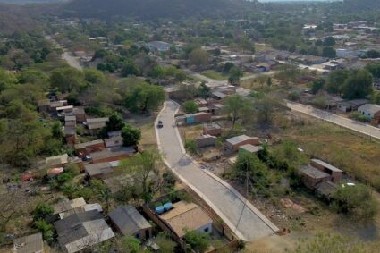 Corumbá acelera obras viárias em 2025: milhares de metros de ruas recuperadas e drenagem reforçada