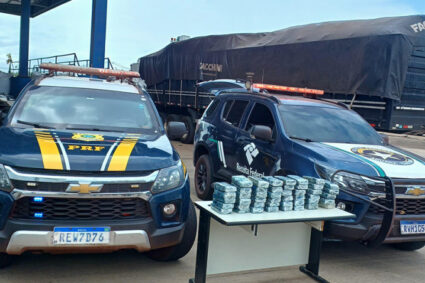 PRF e Receita Federal Apreendem 48 kg de Cocaína Oculta em Carreta em Corumbá