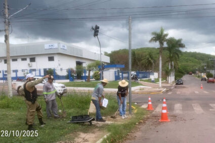 Após fortes chuvas, Prefeitura de Corumbá acelera reparos em semáforos e sinalizações danificadas