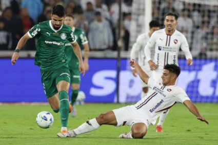 LDU atropela Palmeiras por 3 a 0 e assume vantagem sólida na semifinal da Libertadores
