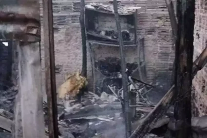 Incêndio destrói casa durante a madrugada em Corumbá; moradora escapa por pouco