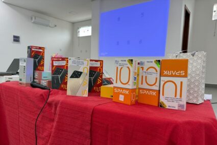 Prefeitura de Corumbá entrega celulares para escolas municipais e reforça comunicação com a comunidade escolar!