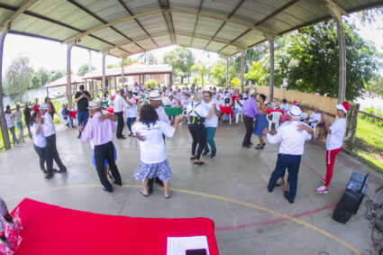 Confraternização do CCI celebra fim de ano com quase 400 idosos em Corumbá