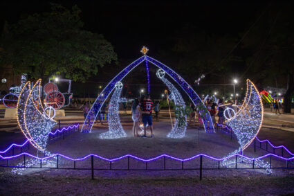 Vandalismo atinge Jardim de Natal em Corumbá e causa prejuízos à decoração pública