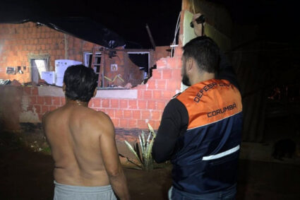 Redemoinhos e Ventos Violentos Causam Destruição em São Gabriel e Albuquerque; Casa é Perdida e Estruturas São Danificadas