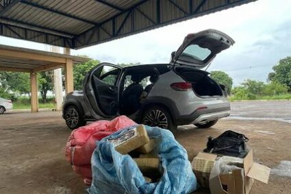 Ex-médica do Mais Médicos é flagrada com mais de 70 kg de drogas em rodovia de MS; crianças estavam no veículo