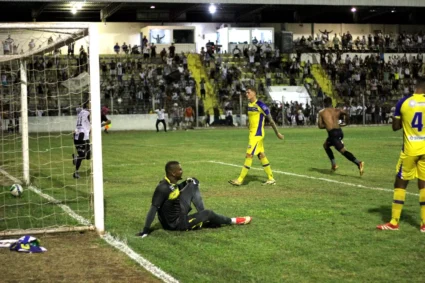 Corumbaense Domina no Arthur Marinho, Vence Dourados por 2 a 0 e Entra no G4 do Estadual