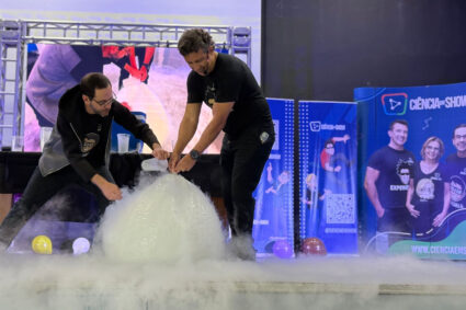 Ciência em Show abre Formação da SEMED e transforma capacitação de servidores em espetáculo científico