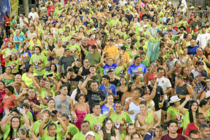 Sandálias de Frei Mariano abre o Carnaval de Corumbá 2026 em noite histórica; hoje tem Concurso de Fantasias