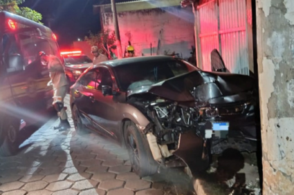 Tragédia em Corumbá: motorista de 39 anos morre após colisão violenta contra poste