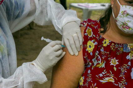 Corumbá recebe 4,7 mil novas doses e amplia público do Dia D da vacina contra a Influenza neste sábado