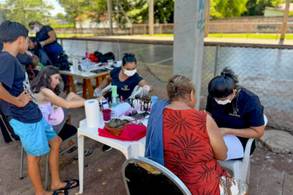 CRAS Albuquerque realiza Dia de Beleza para mulheres atendidas em Corumbá durante programação especial
