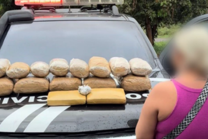 Polícia Civil intercepta corrida por aplicativo e prende mulher com quase 12 kg de skunk em Ladário