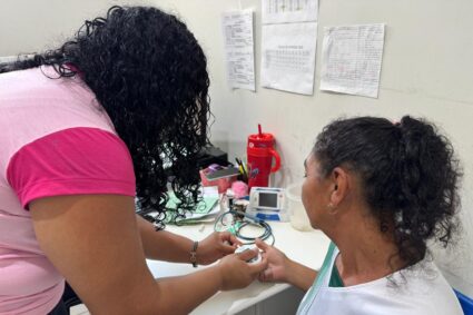 Ação em Saúde leva consultas, vacinação e serviços gratuitos à Escola Clio Proença neste sábado em Corumbá