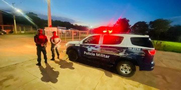 Homem armado com faca invade casa no Guatós, ameaça morador e acaba preso em Corumbá