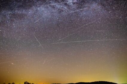 Chuva de meteoros Líridas atinge pico nesta madrugada e poderá ser vista em várias regiões do Brasil