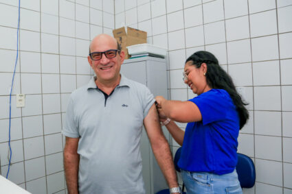 Vacinação noturna chega aos bairros e amplia acesso às UBS em Corumbá