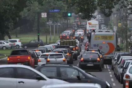 Congestionamento faz fãs perderem show do Guns N’ Roses e gera revolta: “jogamos dinheiro no lixo”