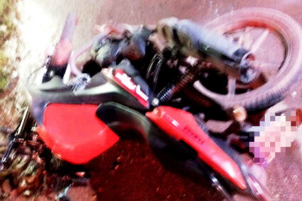 Colisão entre moto e carro fere jovem de 18 anos no centro de Corumbá
