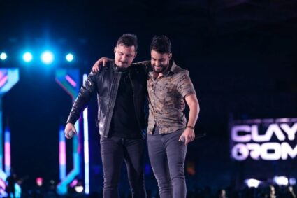 Clayton e Romário levam grandes sucessos do sertanejo ao palco principal do Banho de São João nesta terça-feira (23), em Corumbá