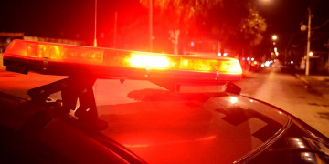 Discussão sobre guarda de filho termina com homem esfaqueado e mulher é procurada em Corumbá