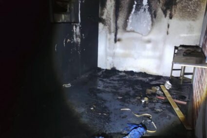 Incêndio em casa no Centro de Ladário mobiliza bombeiros e deixa móveis destruídos durante a noite