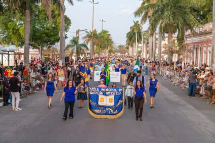 Desfile dos 248 anos de Corumbá terá 72 instituições na Avenida General Rondon; veja a ordem completa