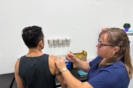 Profissionais da vacinação passam por capacitação e atendimento será suspenso nas tardes dos dias 4 e 11 de setembro