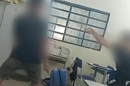 Vídeo mostra adolescentes com facas em sala de aula de escola municipal de Corumbá; Semed identifica envolvidos e toma providências após imagens viralizarem nas redes sociais